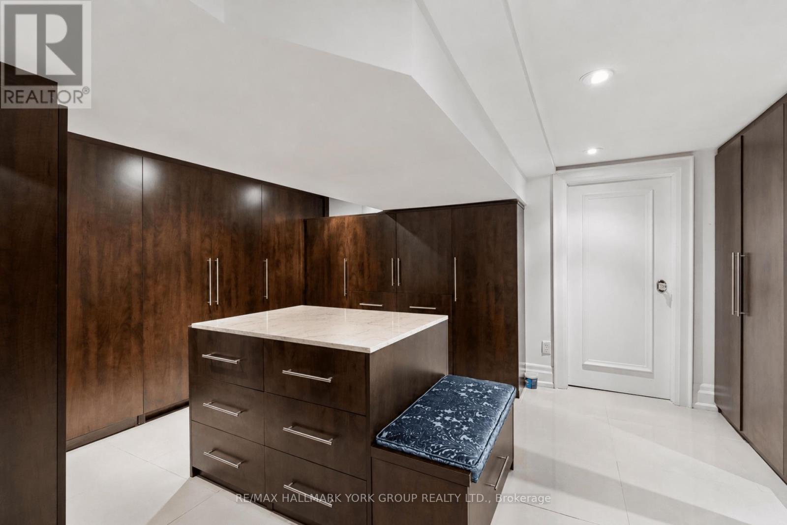 256 BANNER LANE - 39