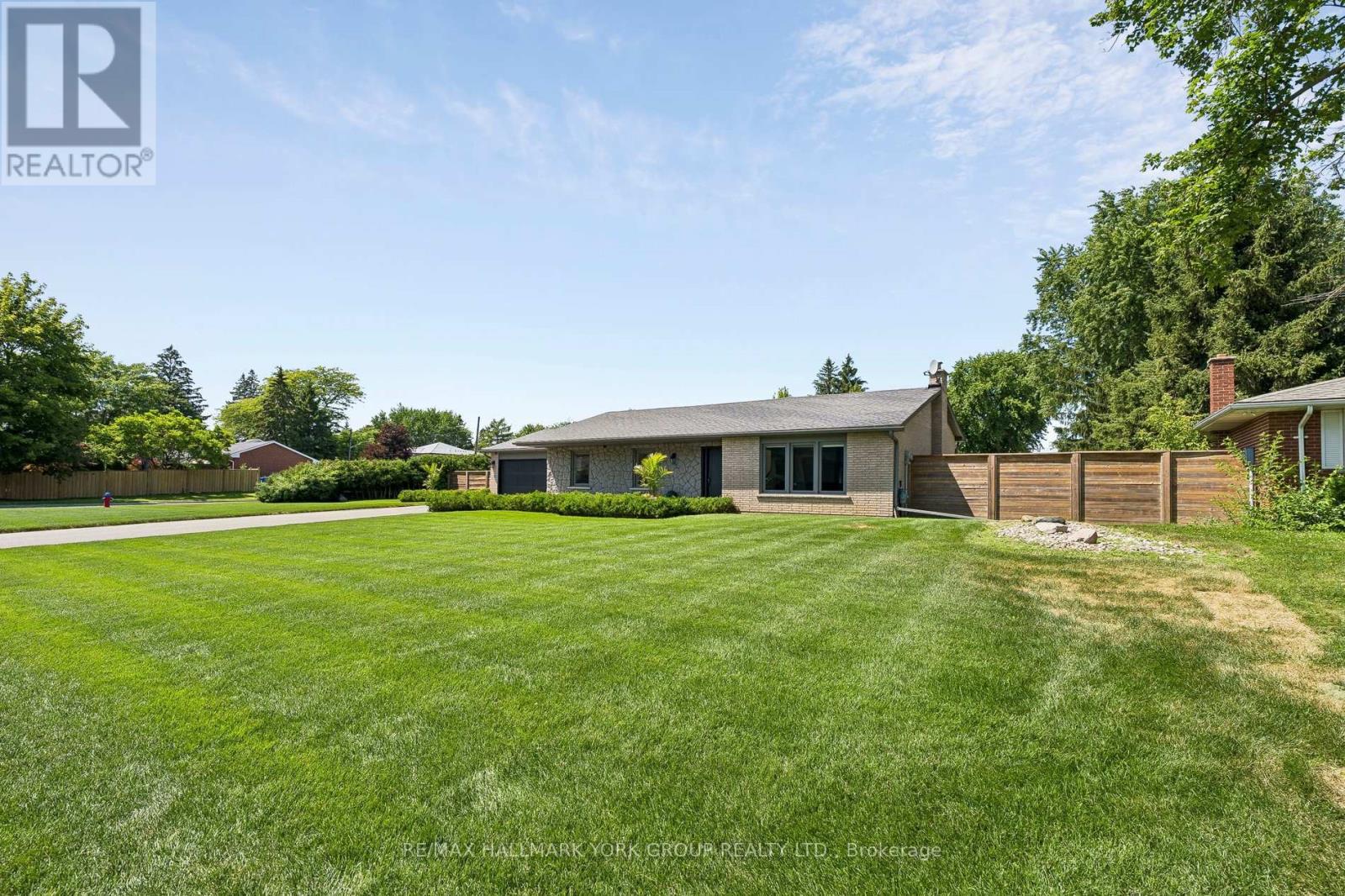 256 BANNER LANE - 8