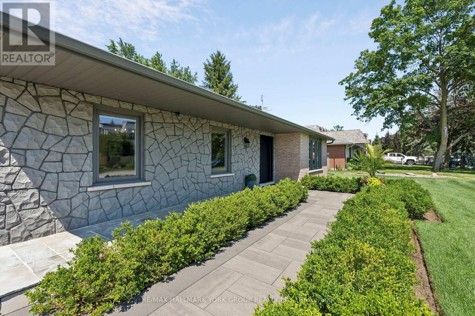 256 BANNER LANE - 9