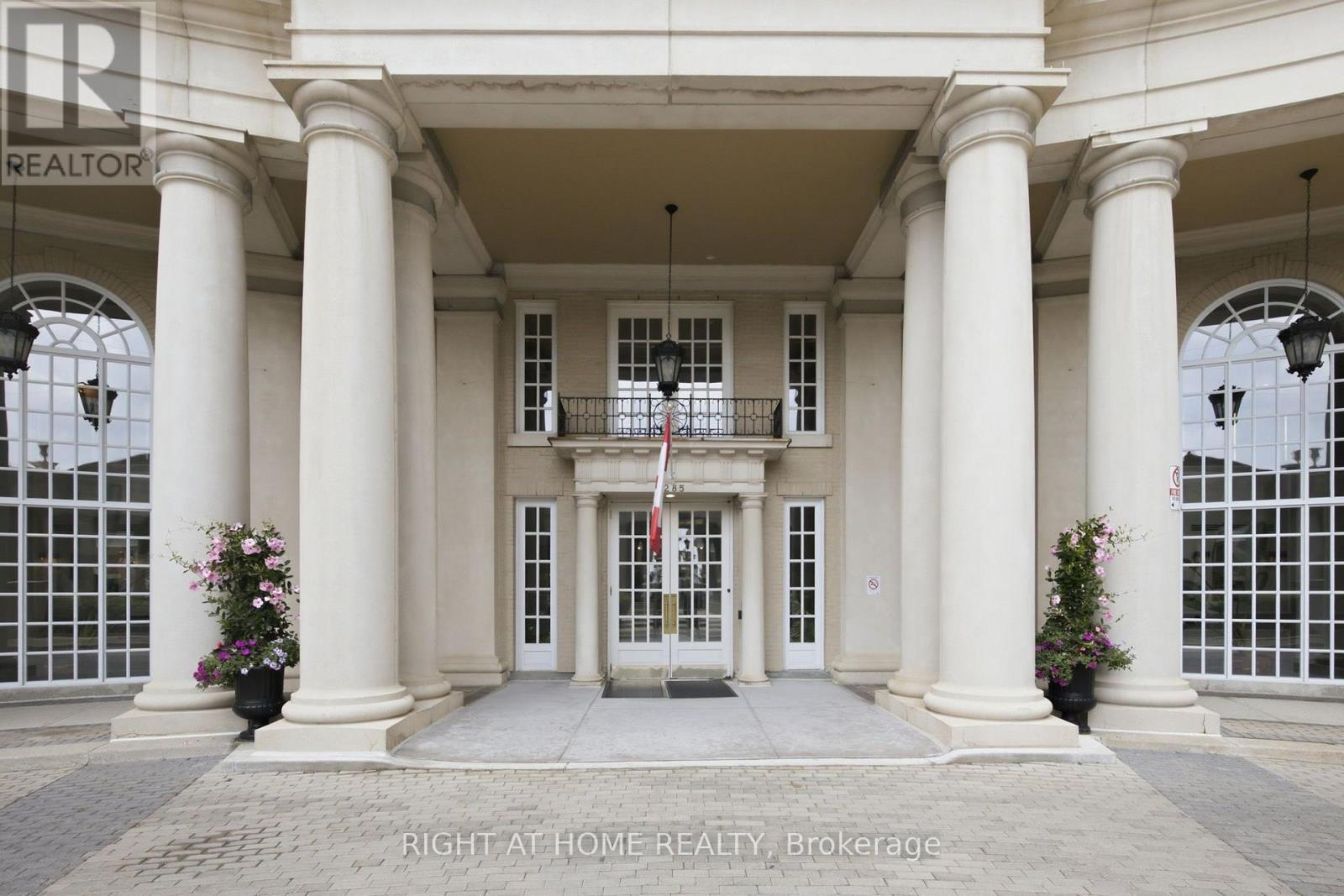 Photo of 2285 Lake Shore Boulevard