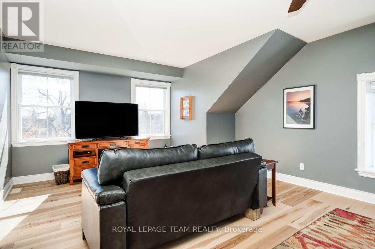 154 ELGIN STREET - 18