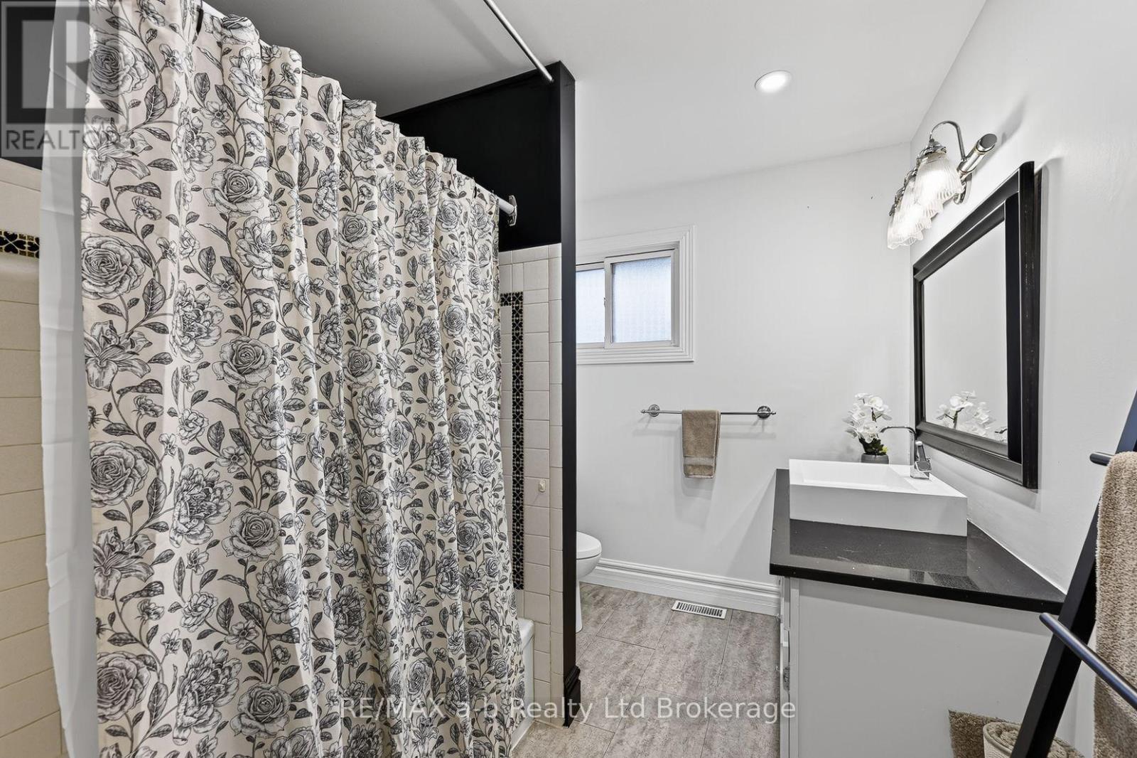 11 PRINCESS PARK ROAD - 29