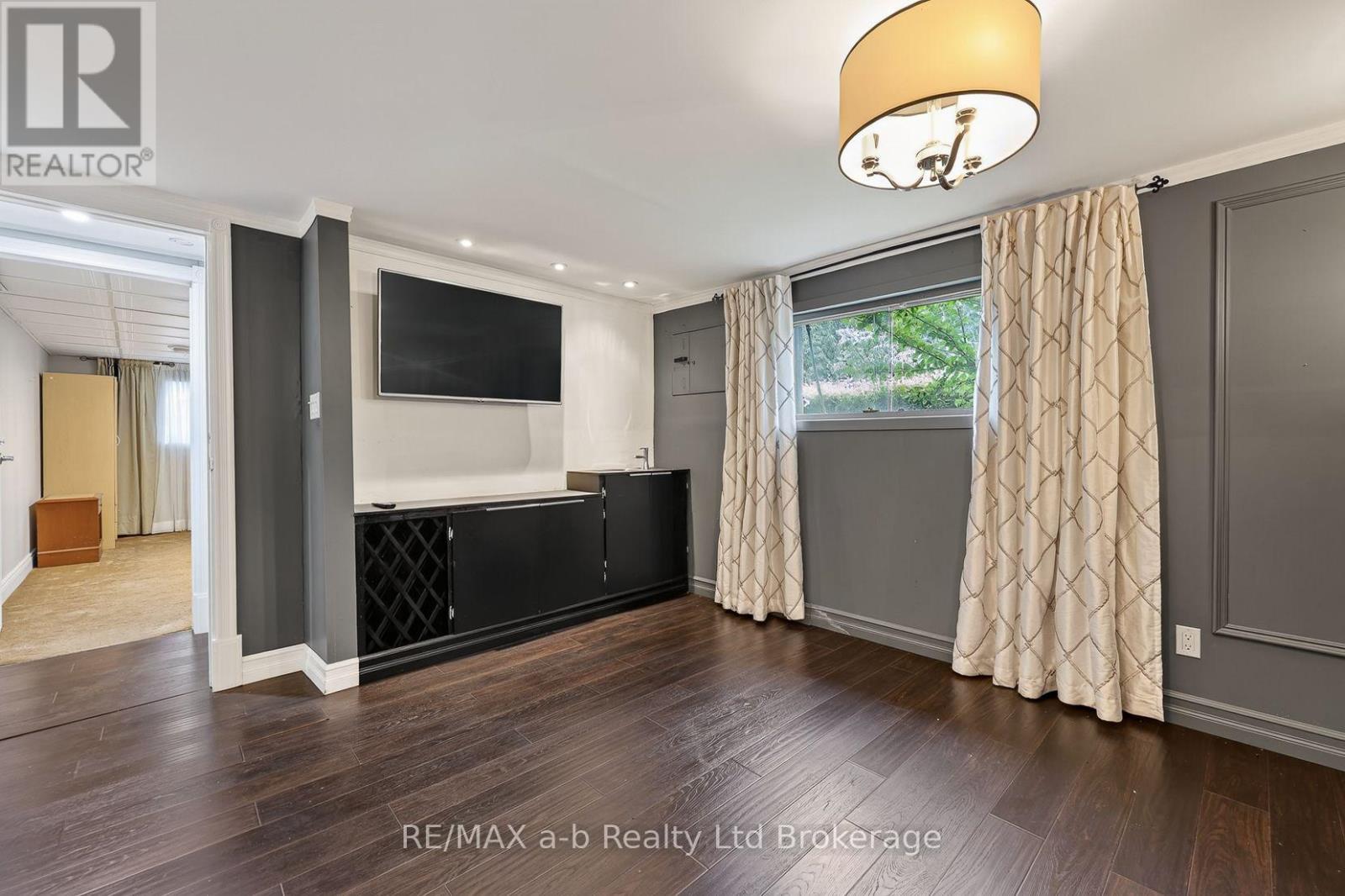 11 PRINCESS PARK ROAD - 39