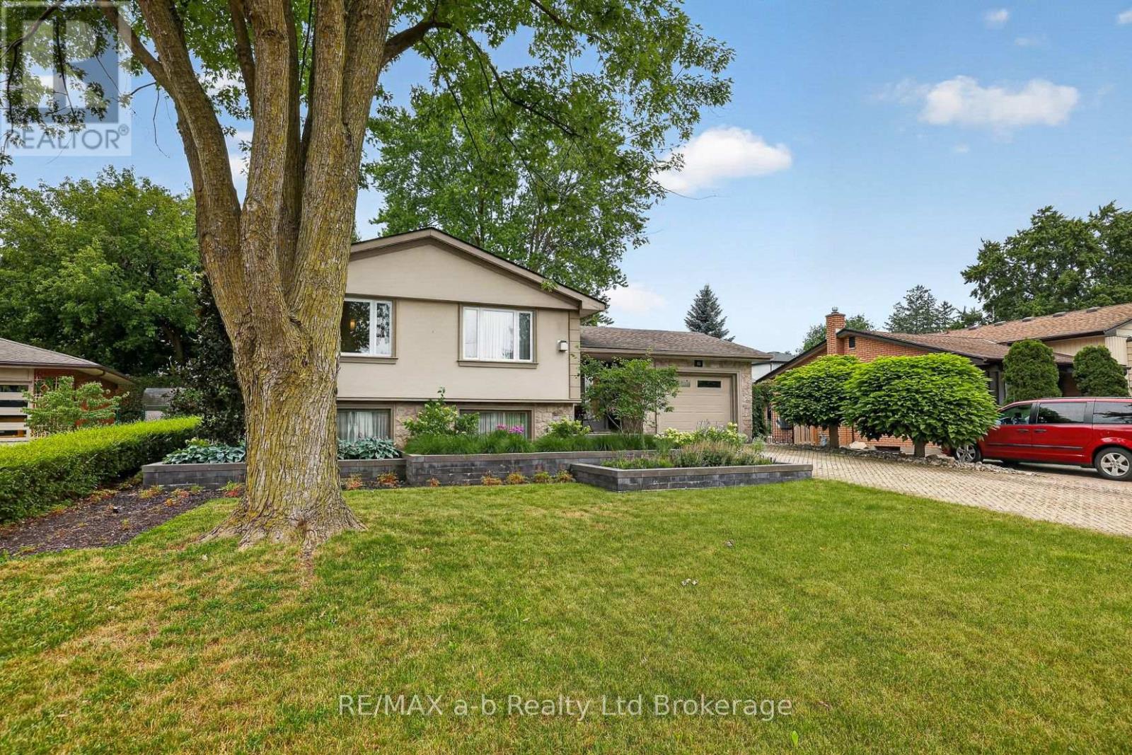 11 PRINCESS PARK ROAD - 4