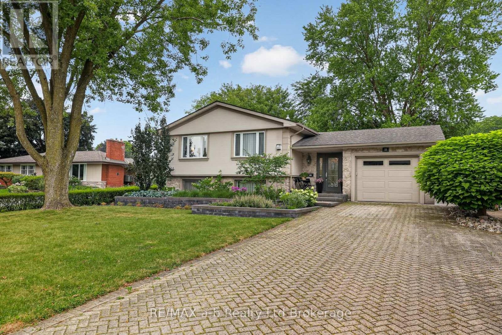 11 PRINCESS PARK ROAD - 46
