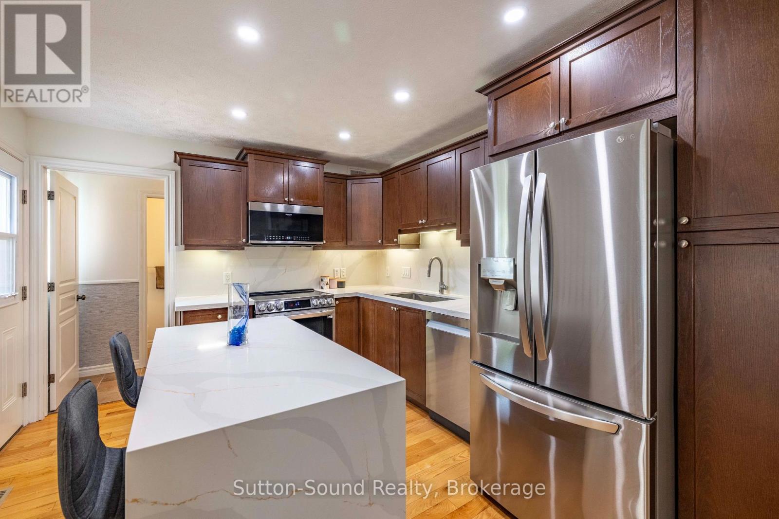221 2ND AVENUE W - 11