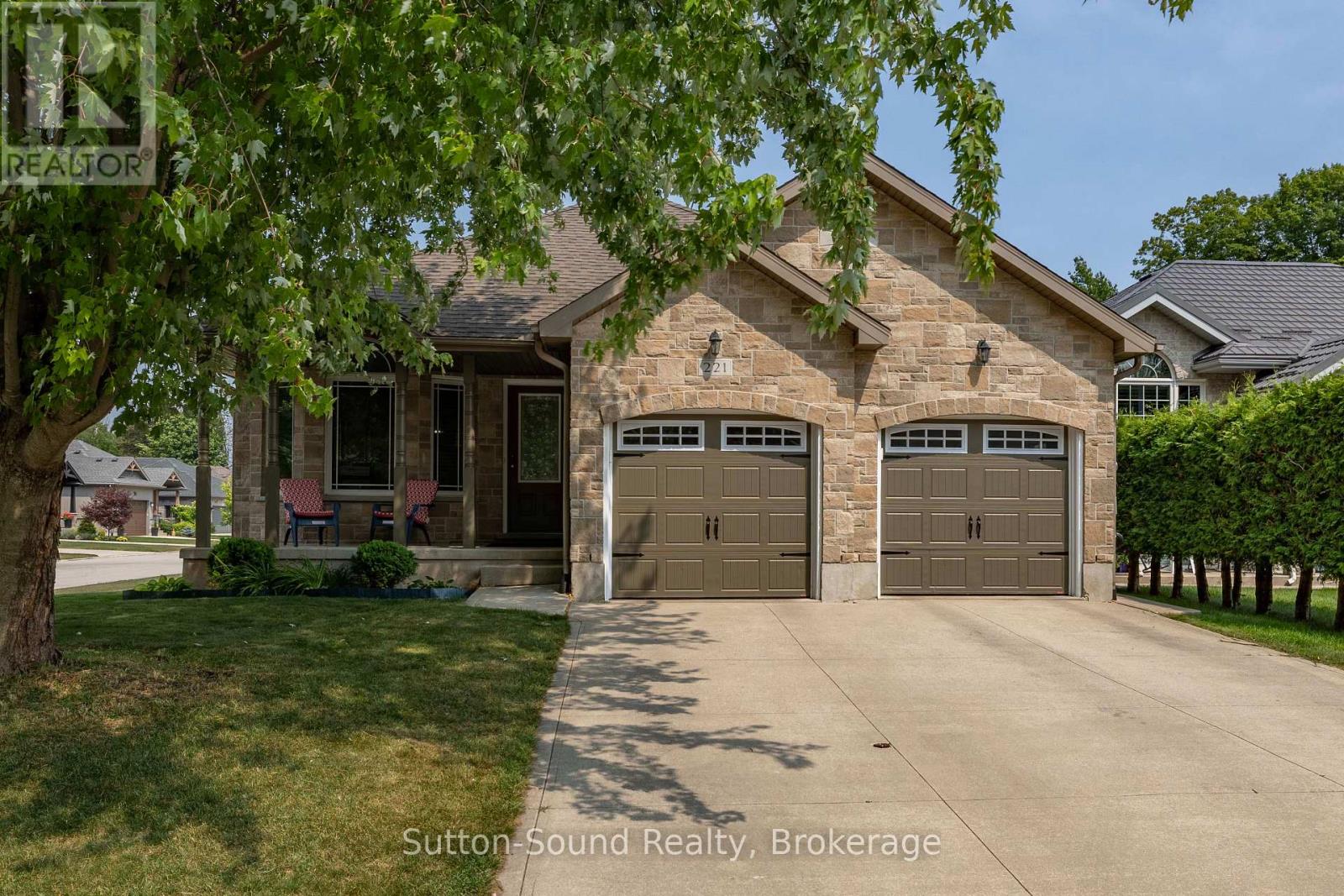 221 2ND AVENUE W - 2