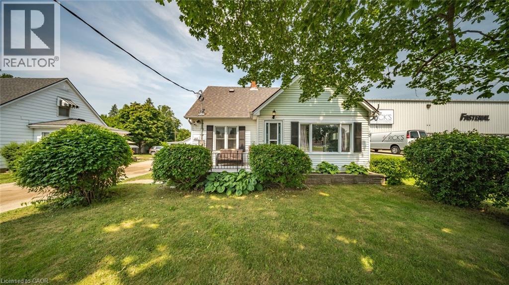 509 QUEENSWAY W - 2