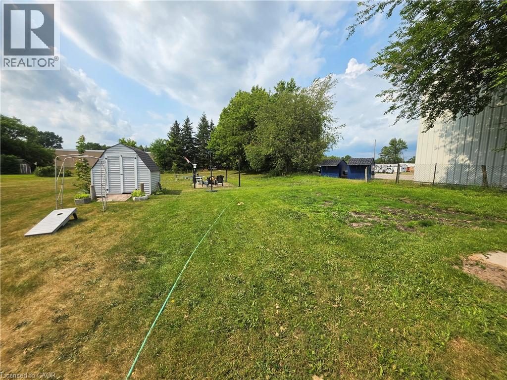 509 QUEENSWAY W - 35