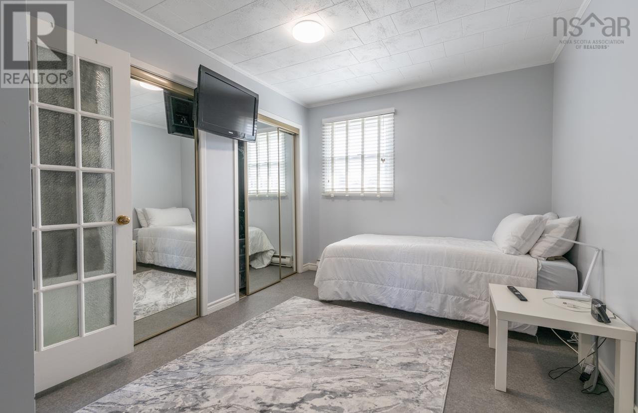 89 Pond Road - 24
