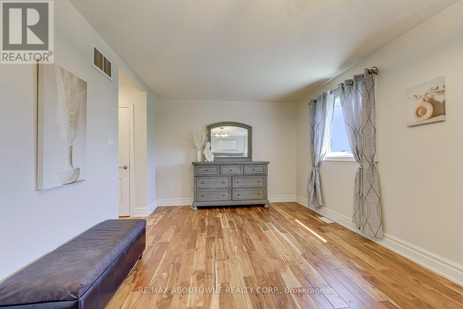 2380 WOODCREST DRIVE - Image 26