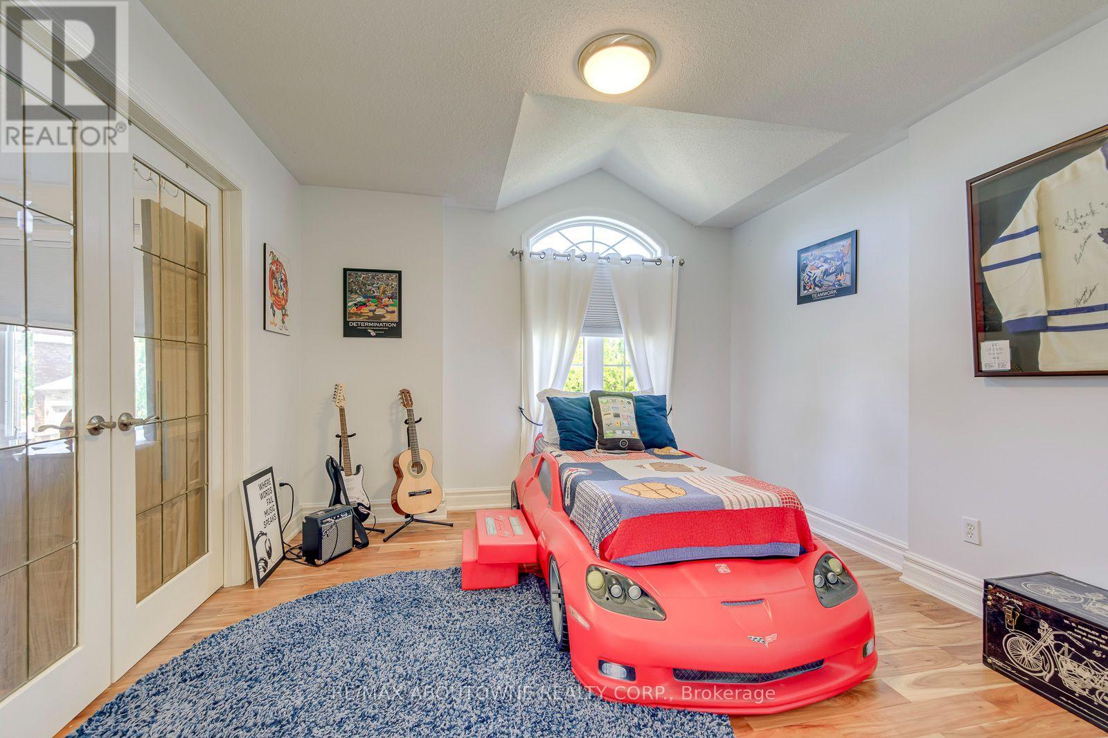 2380 WOODCREST DRIVE - Image 32