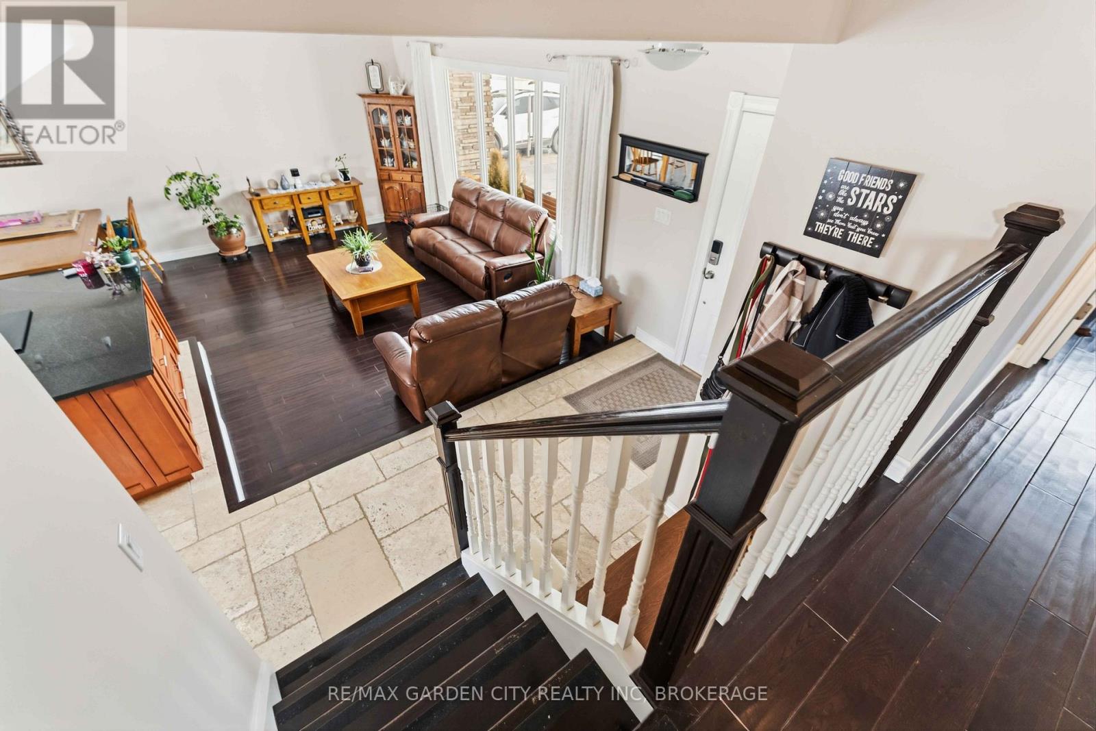 147 CAIRNS CRESCENT - 24