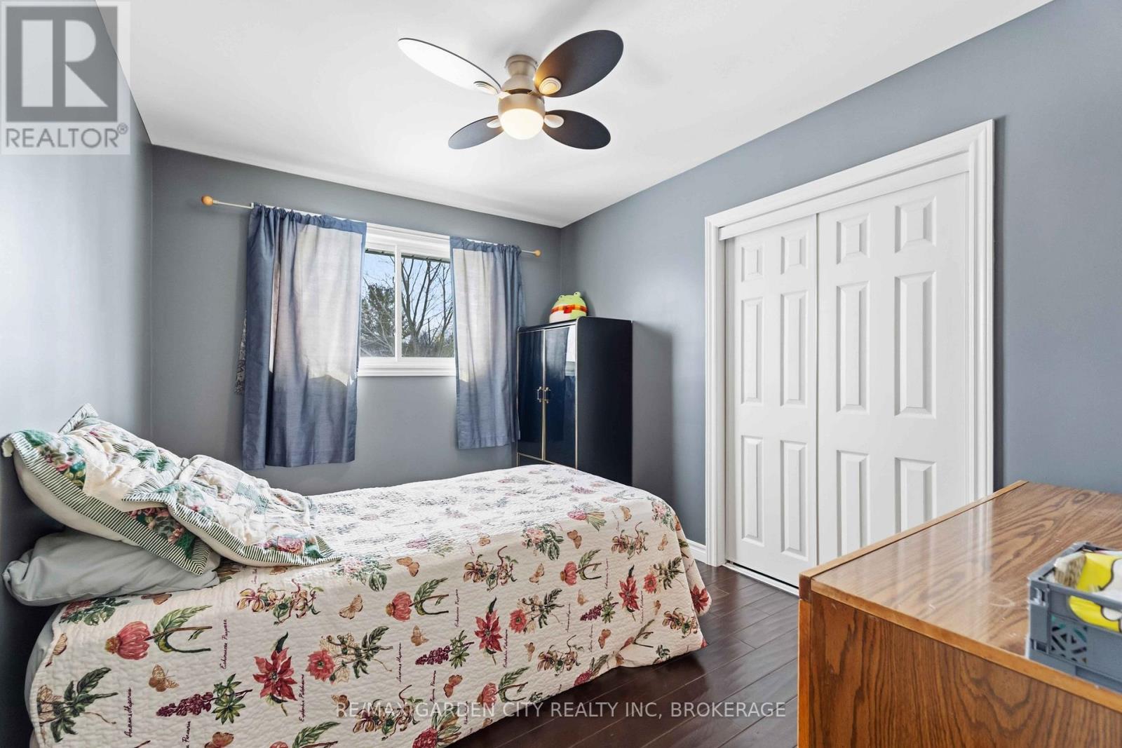 147 CAIRNS CRESCENT - 27