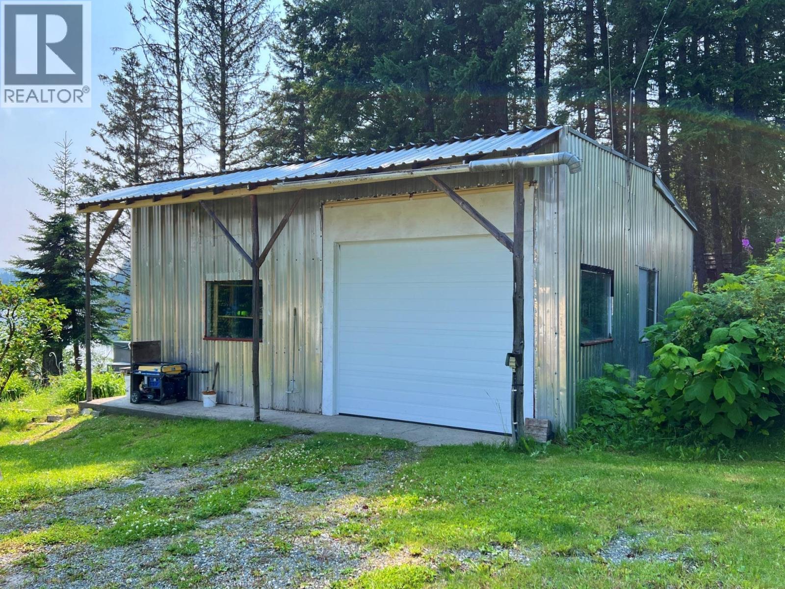 2405 STARLIKE LAKE ROAD, Horsefly