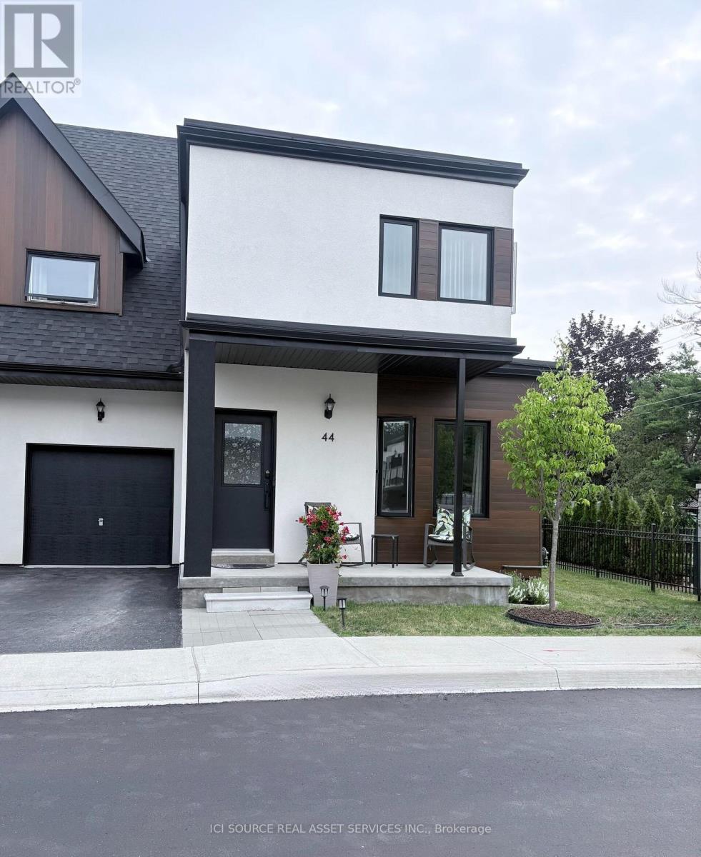 44 RUBY CRESCENT