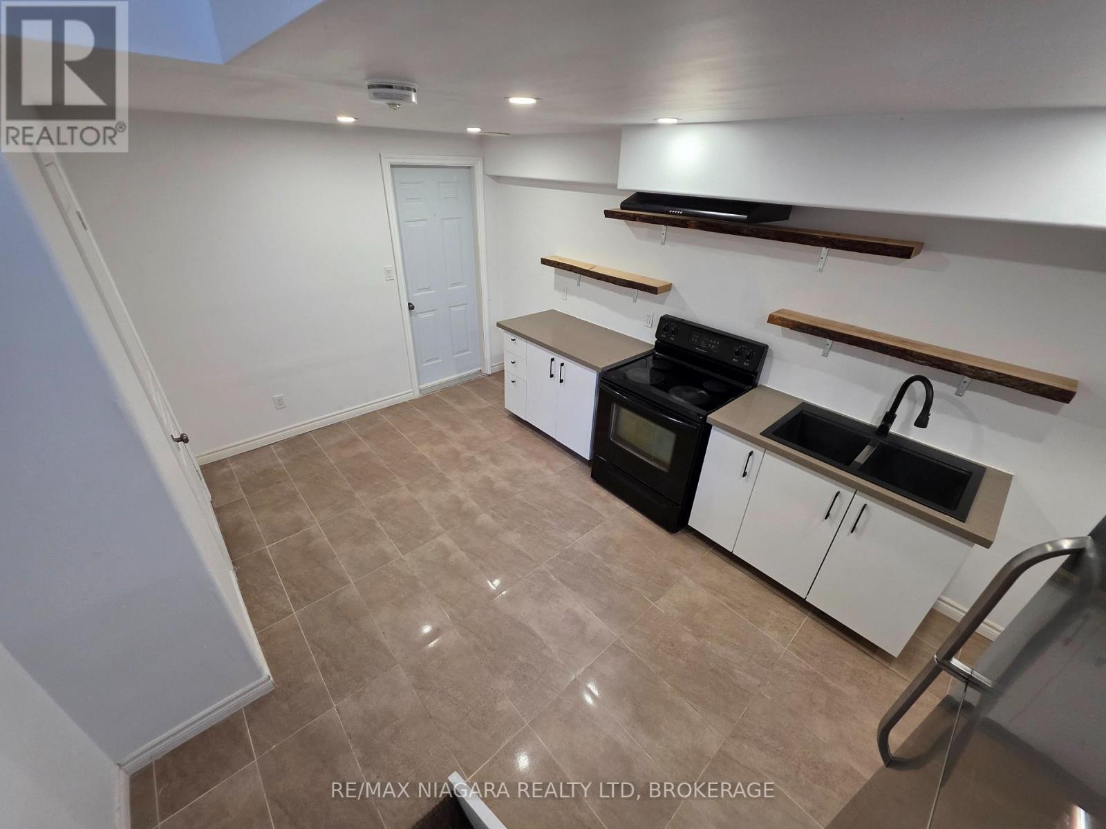 LOWER LEVEL - 8383 HEIKOOP CRESCENT, Niagara Falls (Forestview) — photo 3
