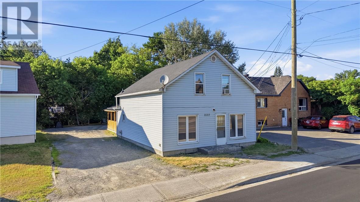 3527 FALCONBRIDGE Highway