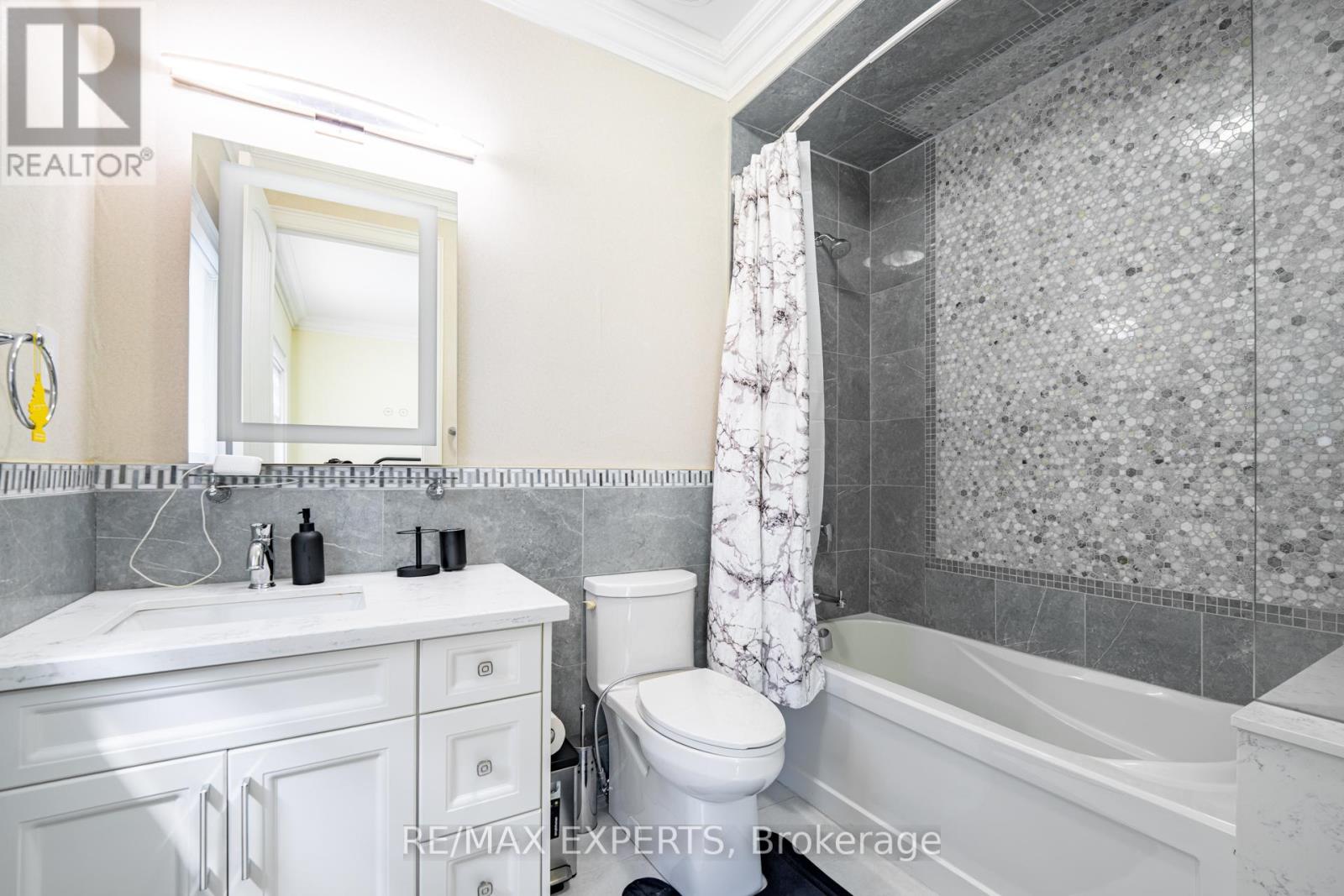 9 CALDERON CRESCENT - 31