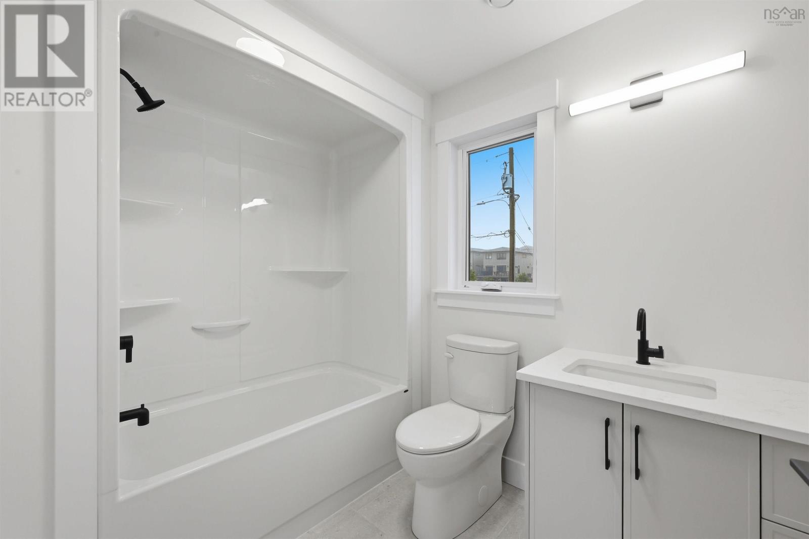 Property 21 of 41 of 65 Grenoble Court