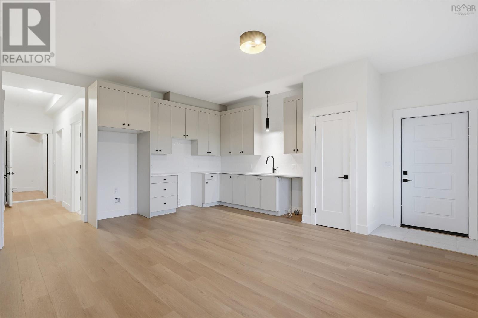 Property 35 of 41 of 65 Grenoble Court