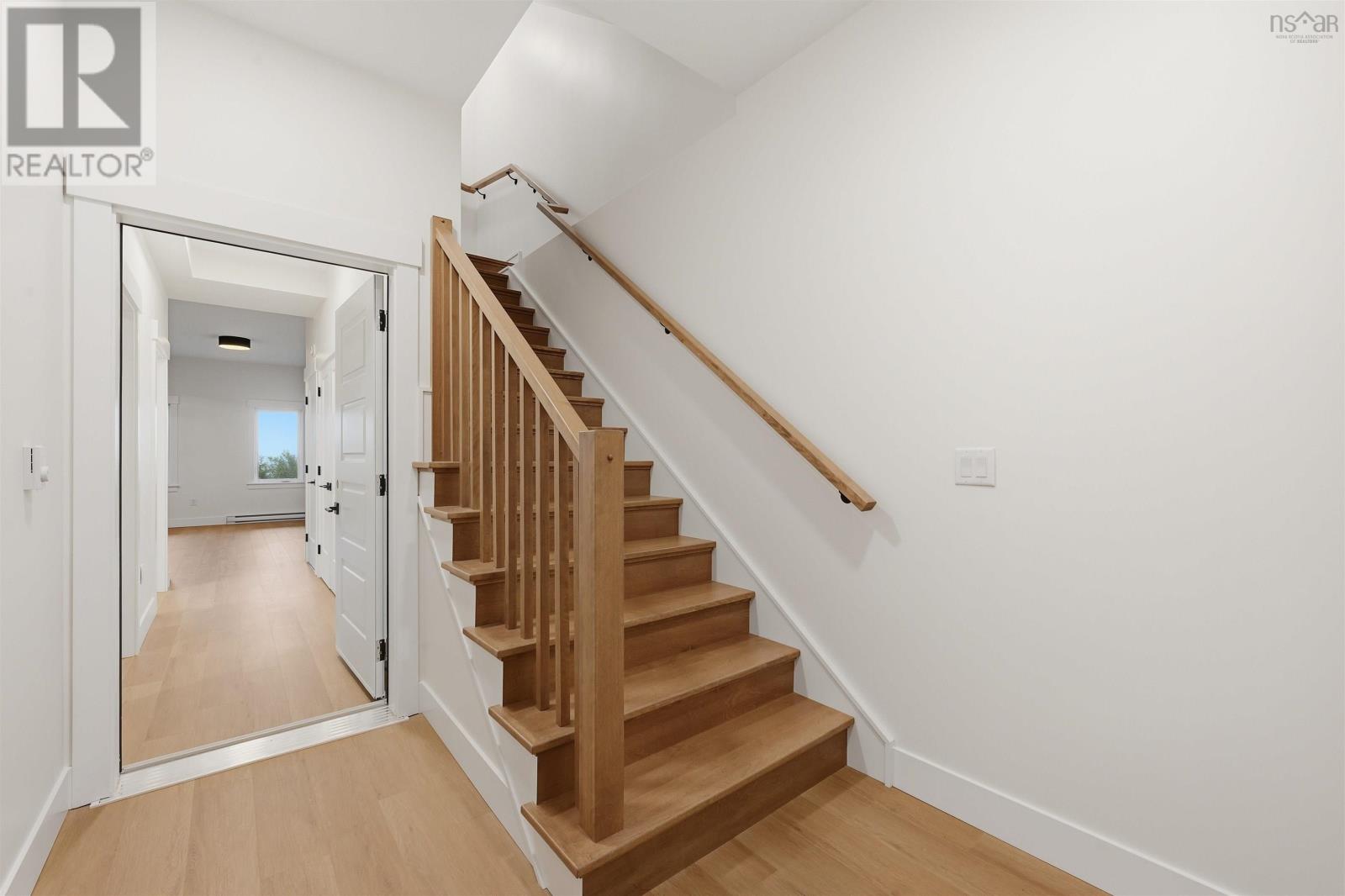 Property 30 of 41 of 65 Grenoble Court