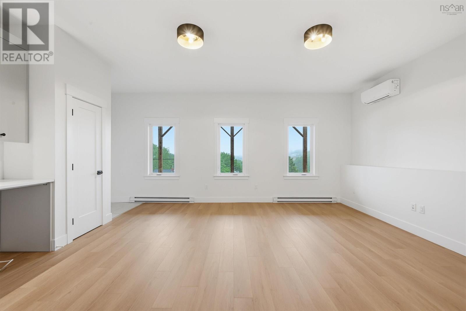 Property 36 of 41 of 65 Grenoble Court