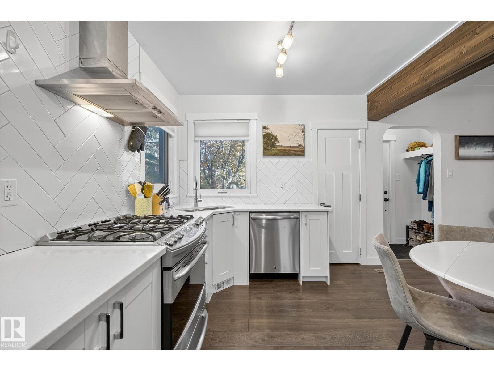 10915 67 AV NW - 11