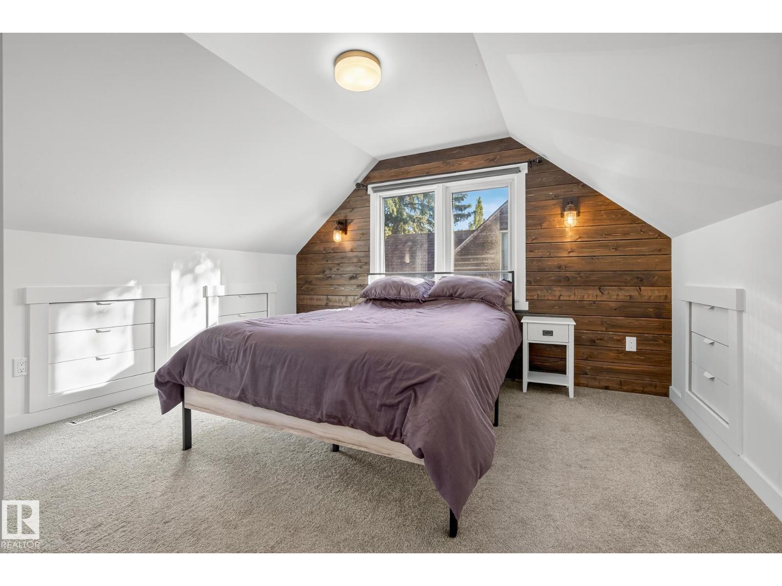 10915 67 AV NW - 23