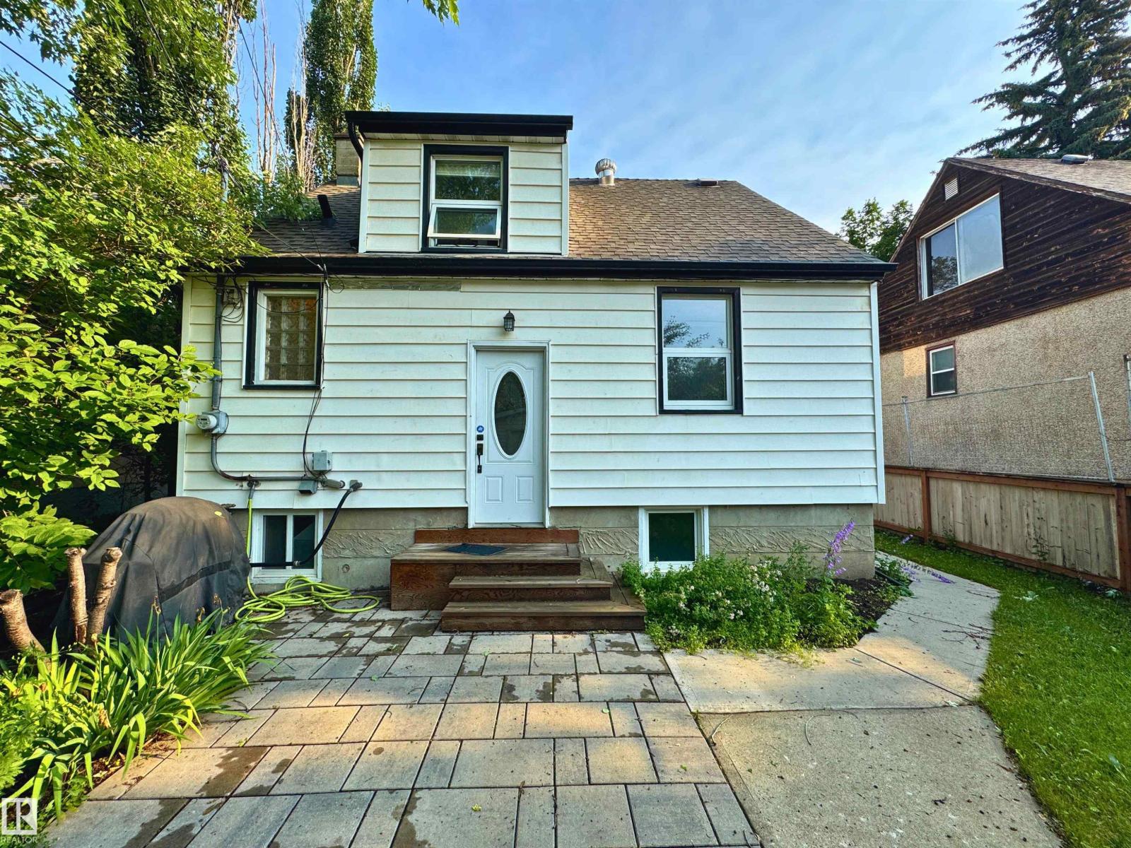 10915 67 AV NW - 39