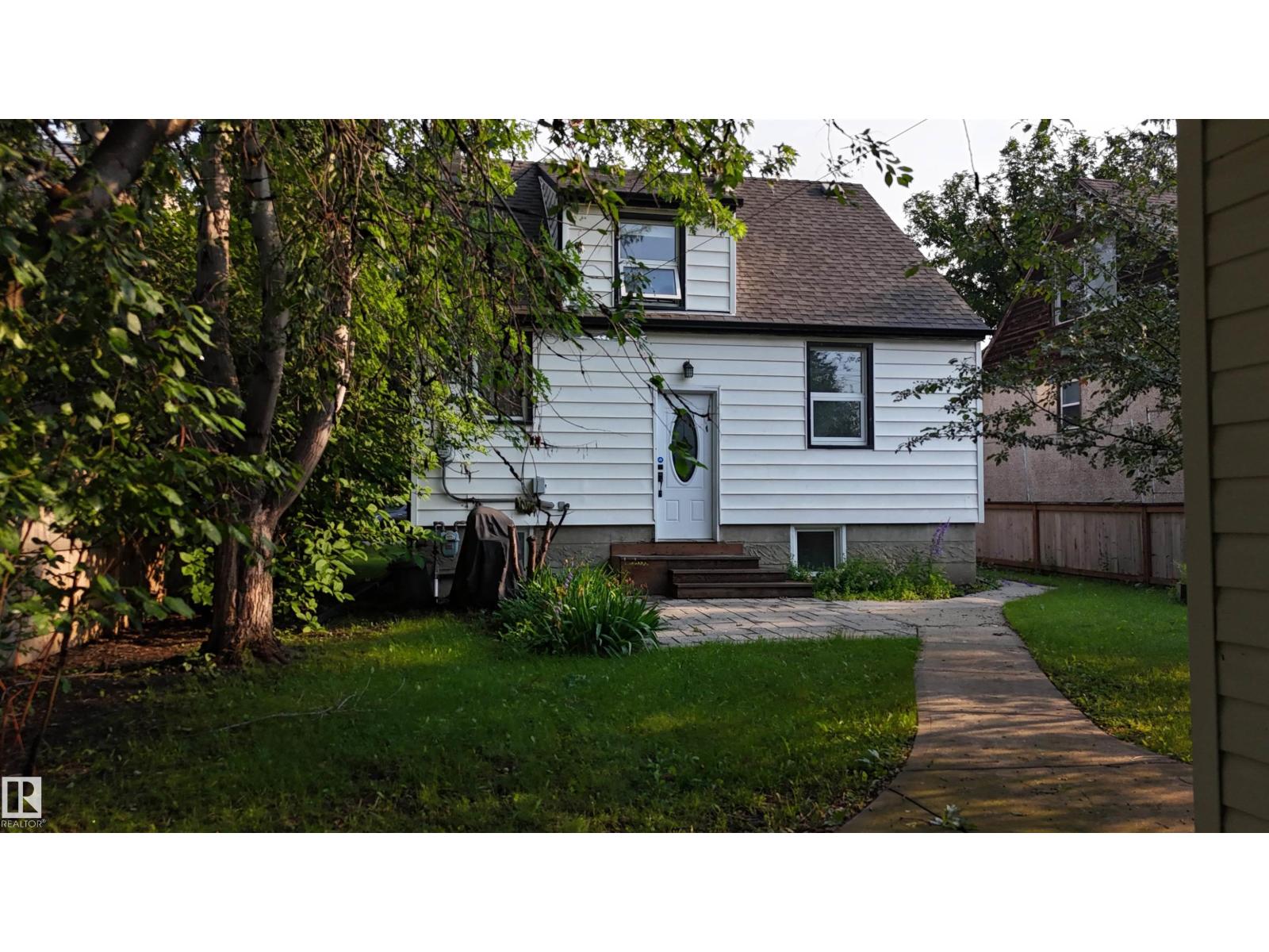 10915 67 AV NW - 40