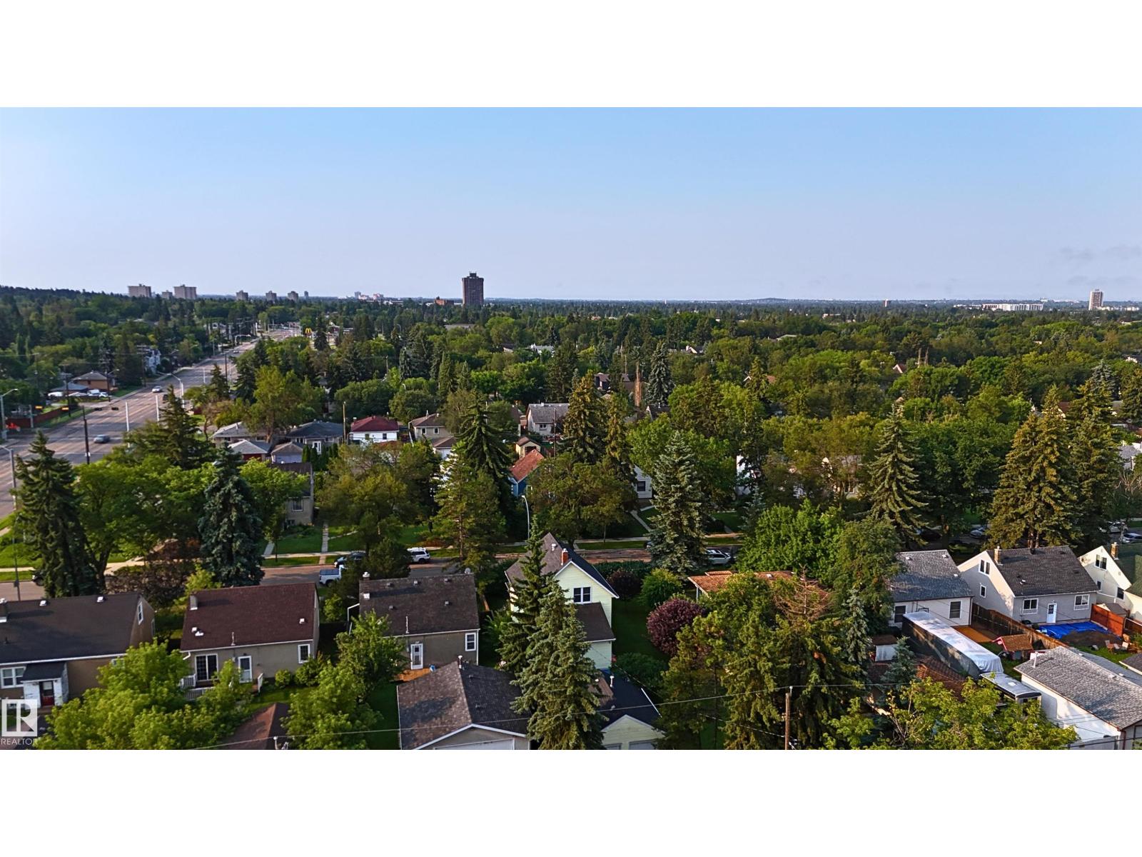 10915 67 AV NW - 44