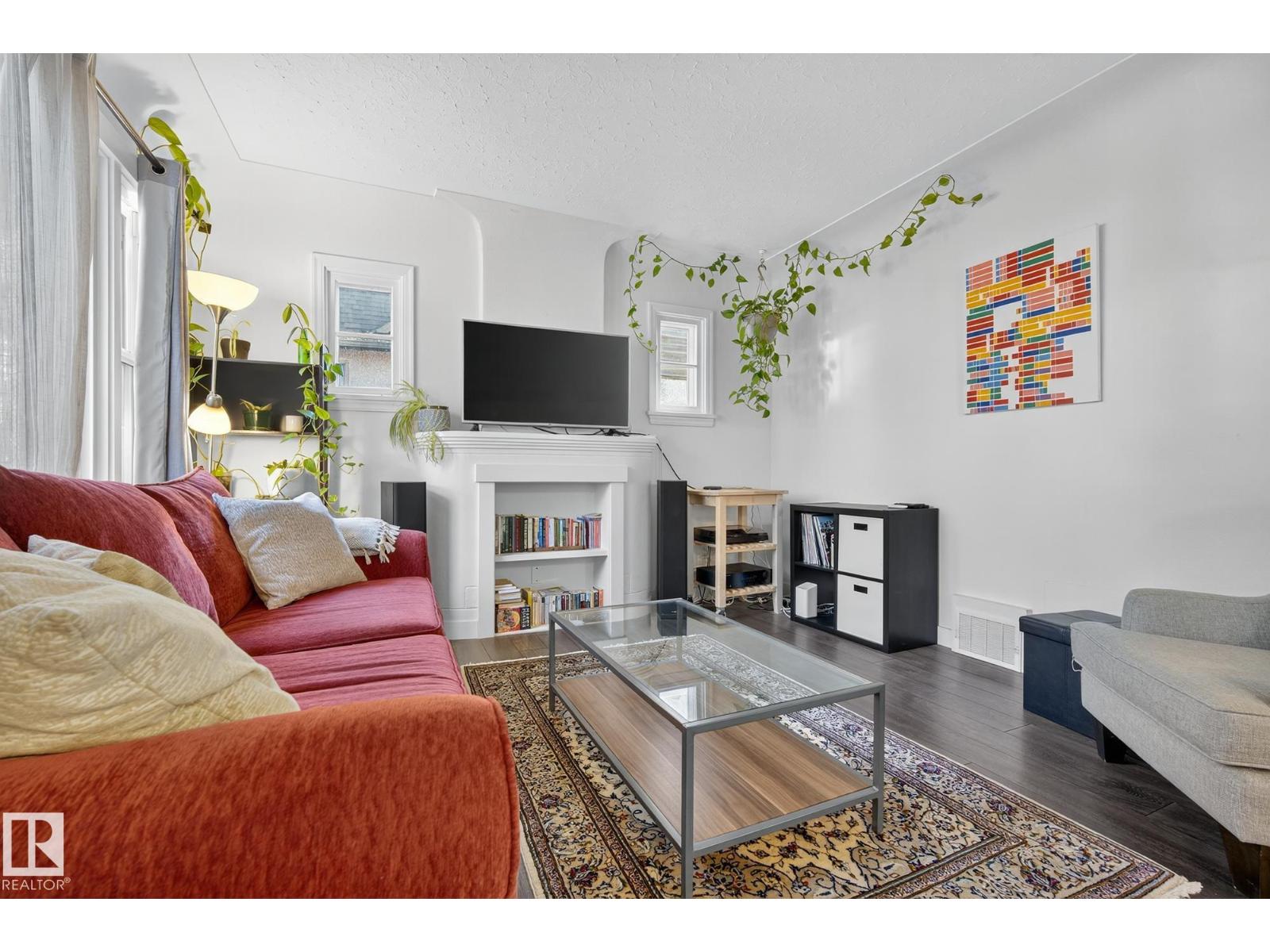 10915 67 AV NW - 7