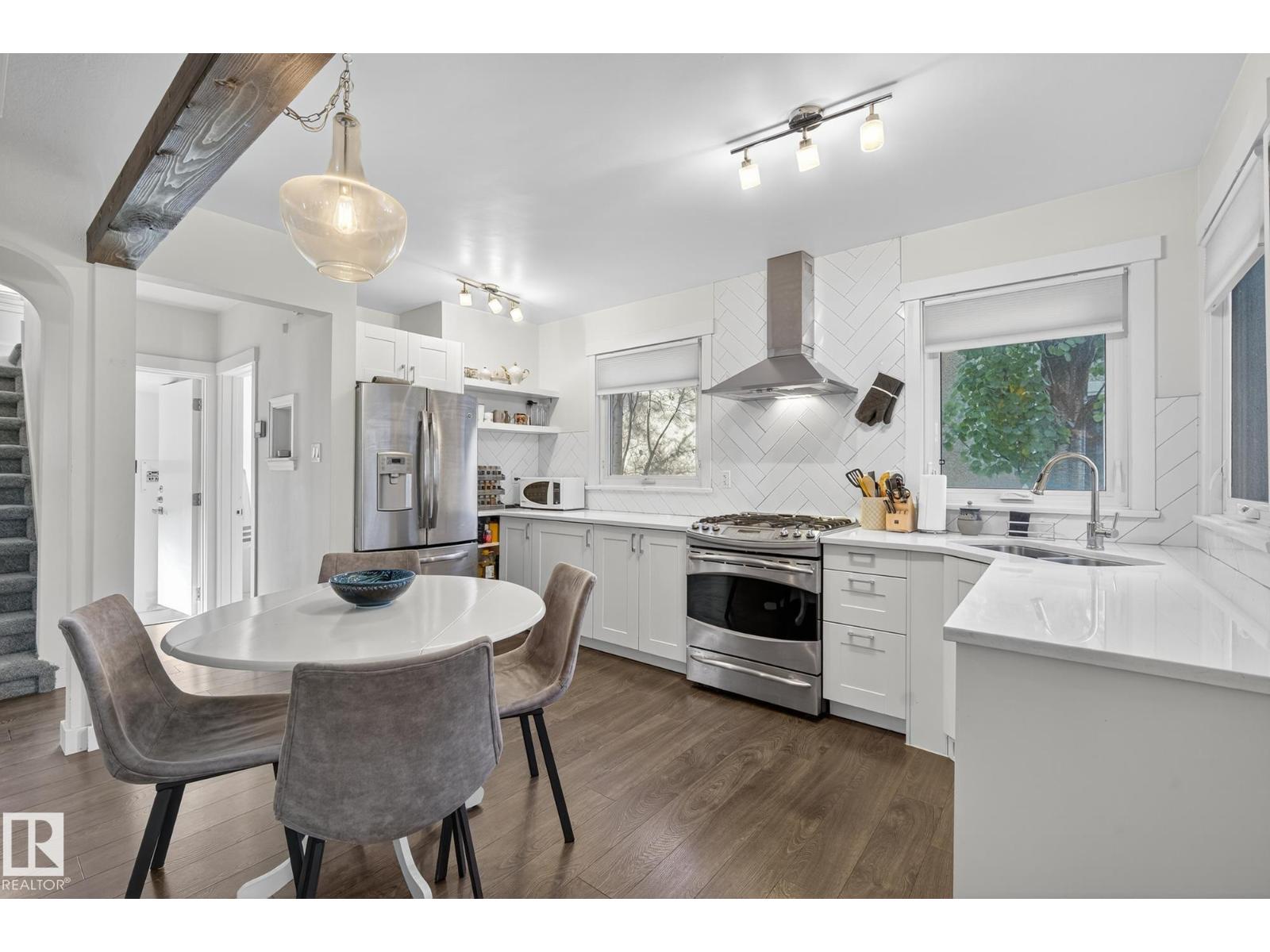 10915 67 AV NW - 9