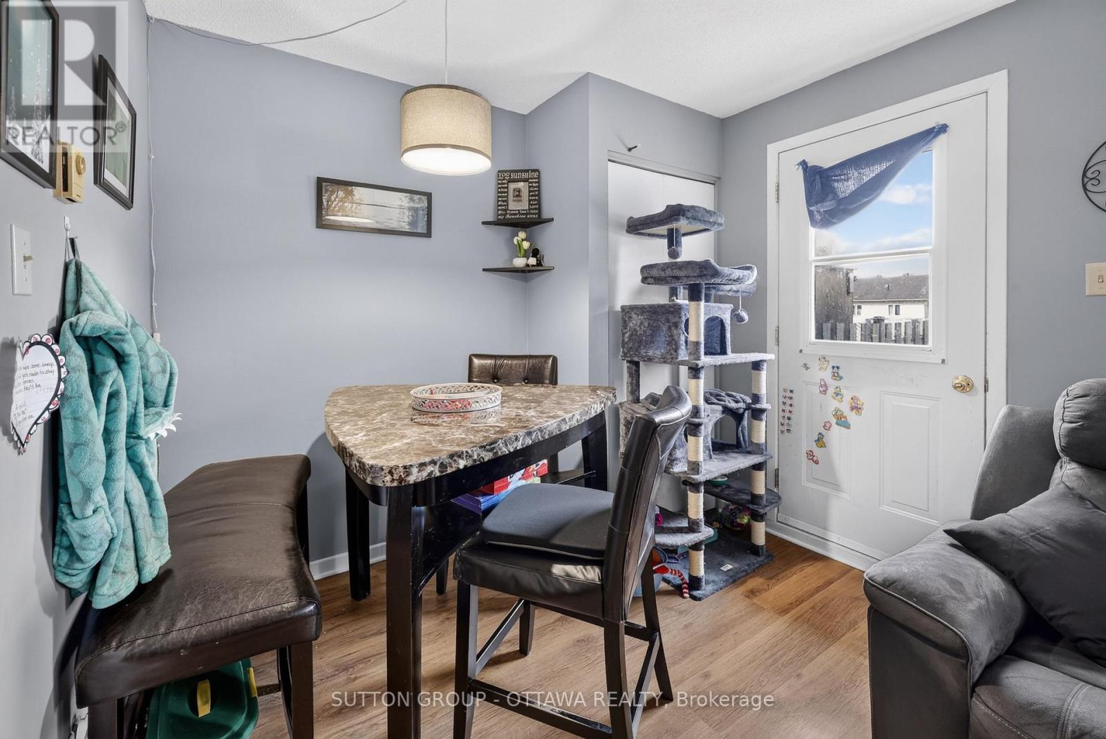 24 CARRAWAY CRESCENT - 16