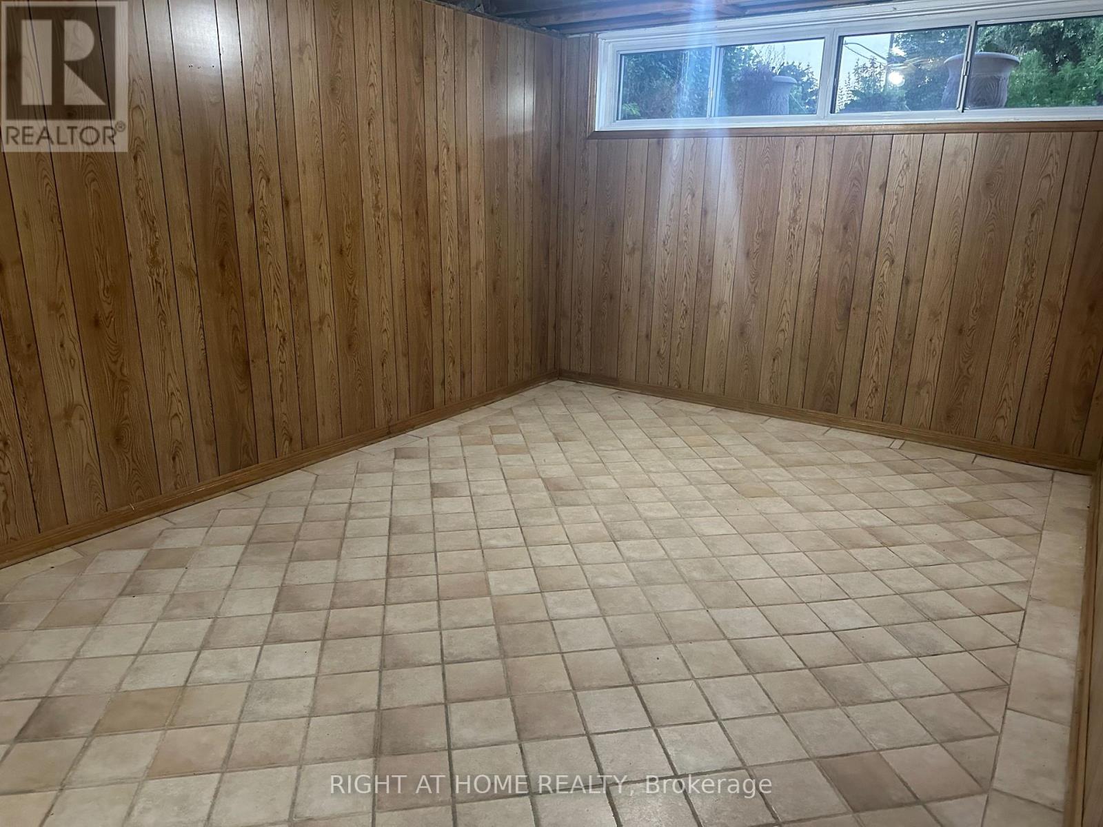 309 QUEEN MARY DRIVE - 17