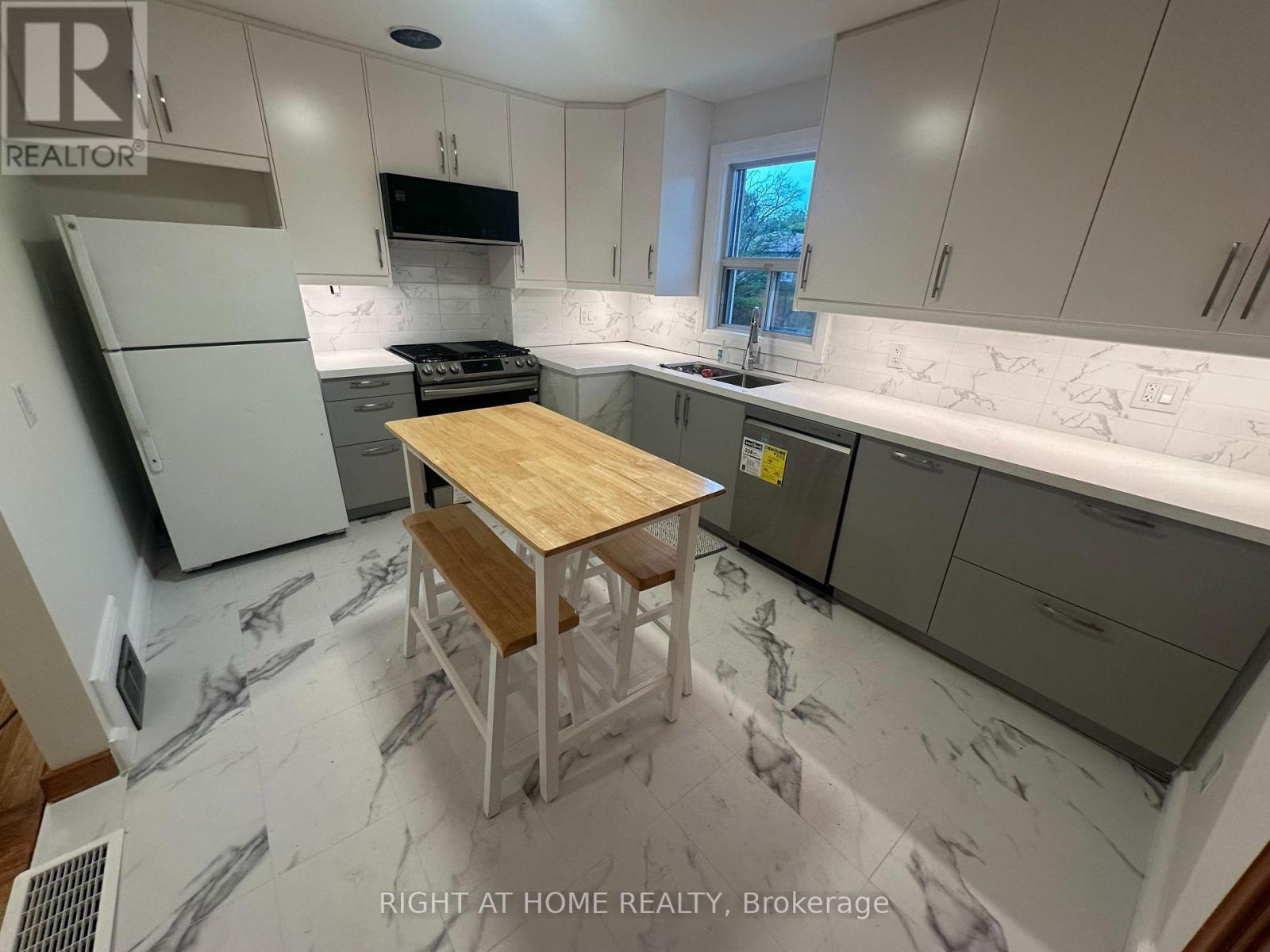 309 QUEEN MARY DRIVE - 7