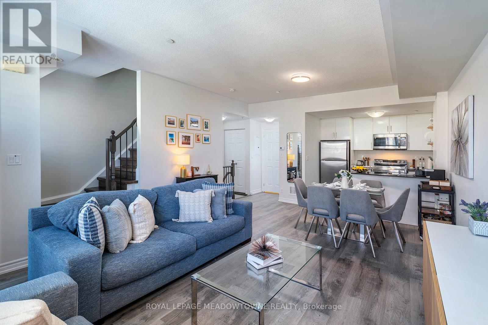 #19 10 CARNATION AVENUE - 1