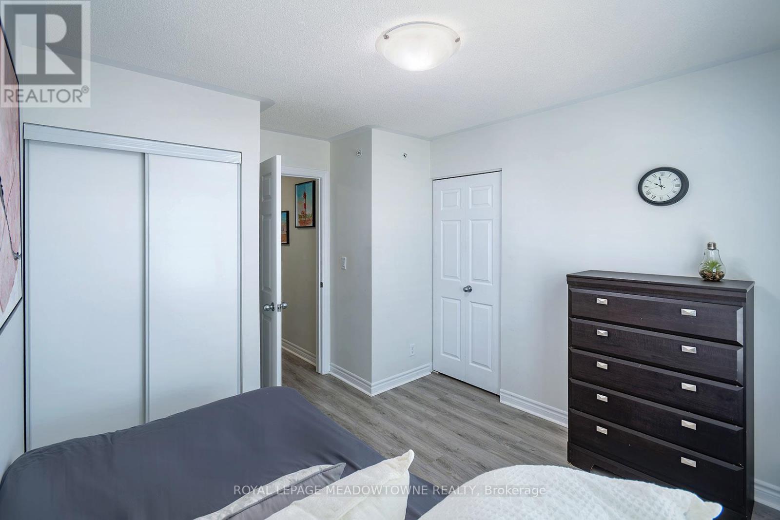 #19 10 CARNATION AVENUE - 26
