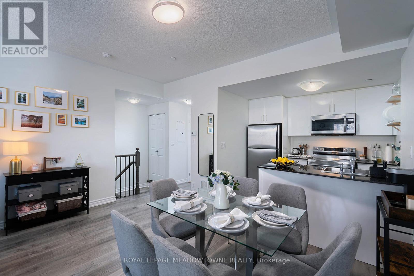 #19 10 CARNATION AVENUE - 8