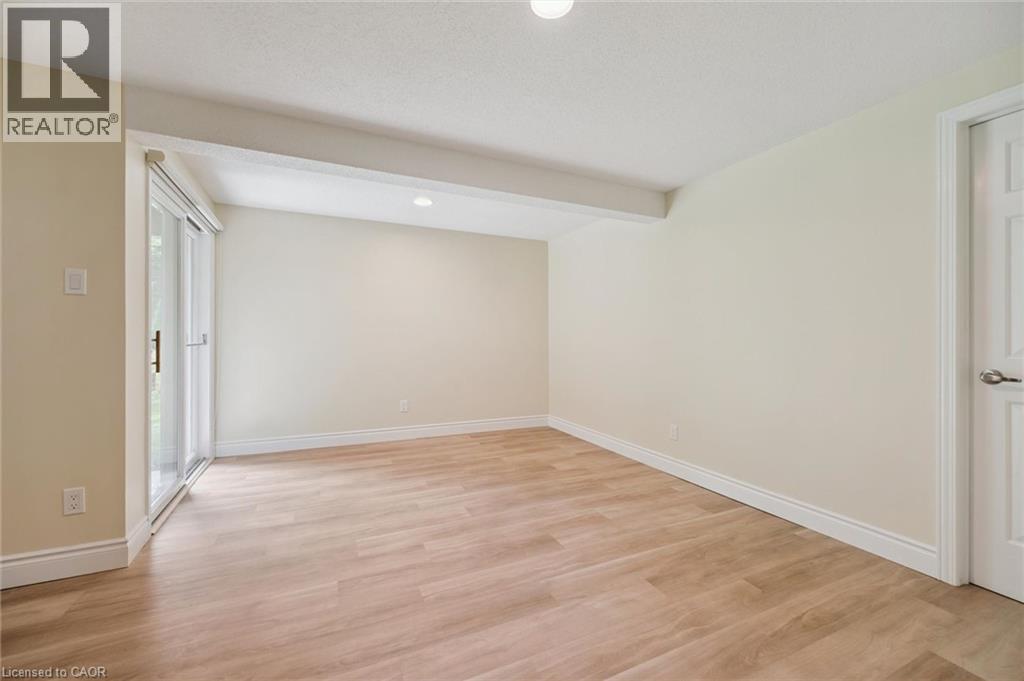 #4 311 GEORGE Street N - 28