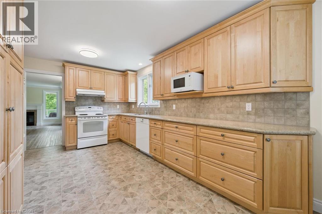 #4 311 GEORGE Street N - Image 11