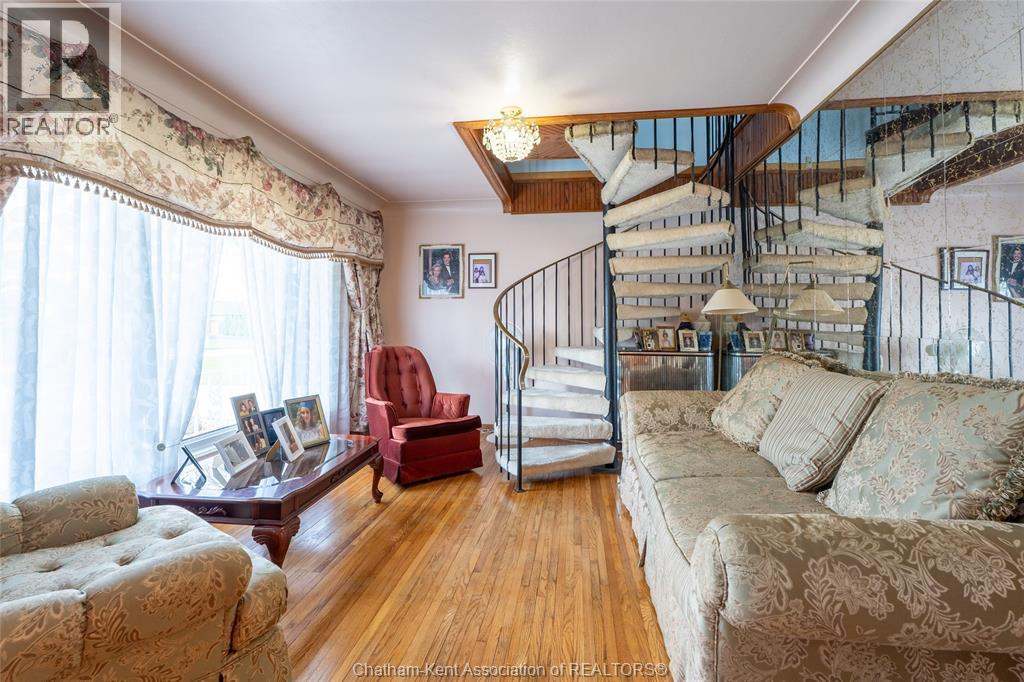 16 ARTHUR DRIVE - 15