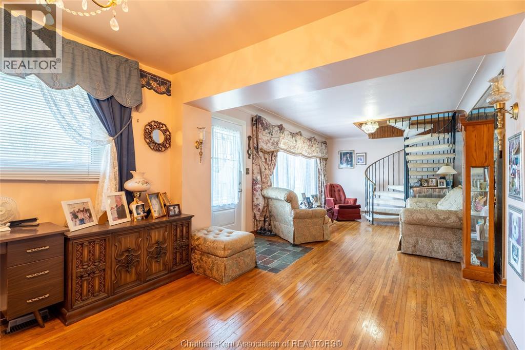 16 ARTHUR DRIVE - 6