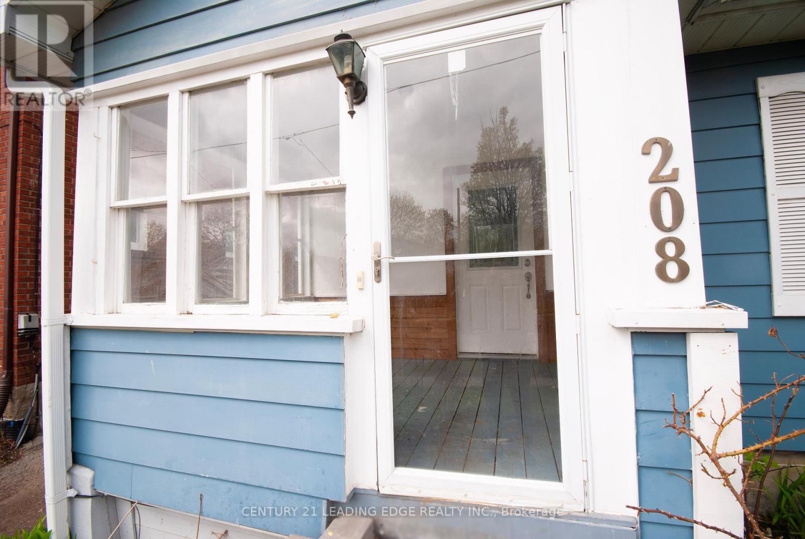 208 OSHAWA BOULEVARD N - 5