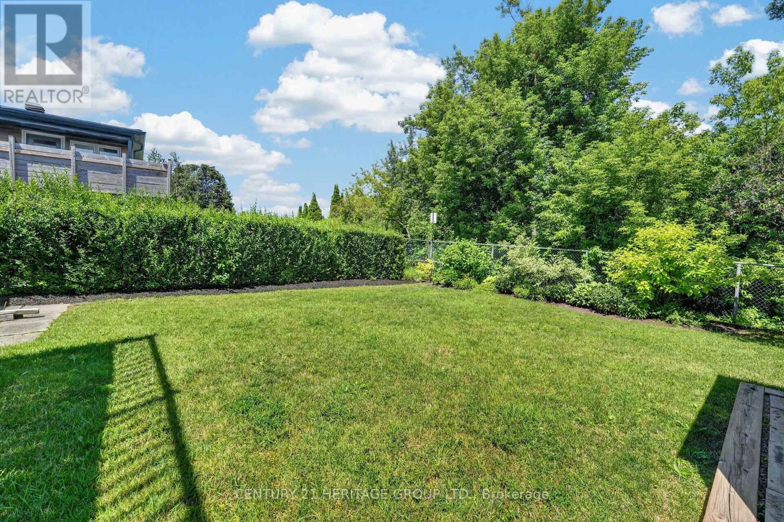 226 LILLIAN CRESCENT - 30