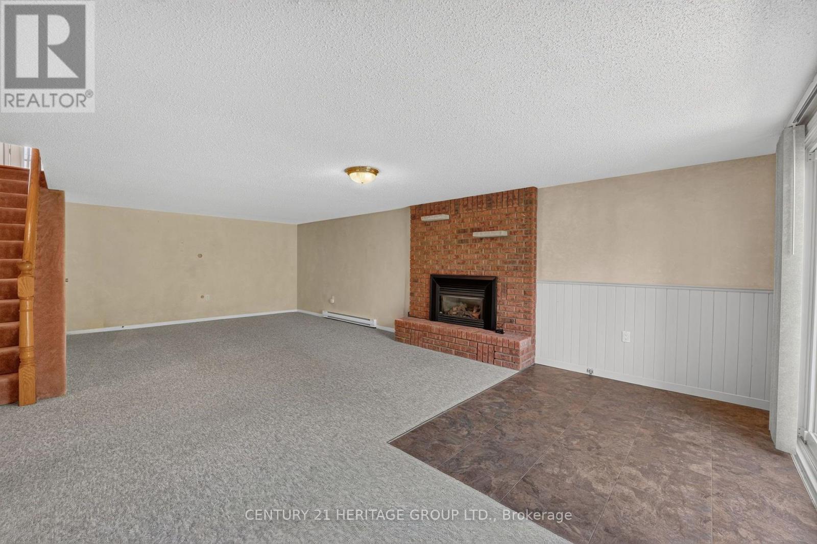 226 LILLIAN CRESCENT - 22