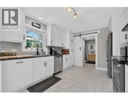 14 Cabot Drive, photo 4