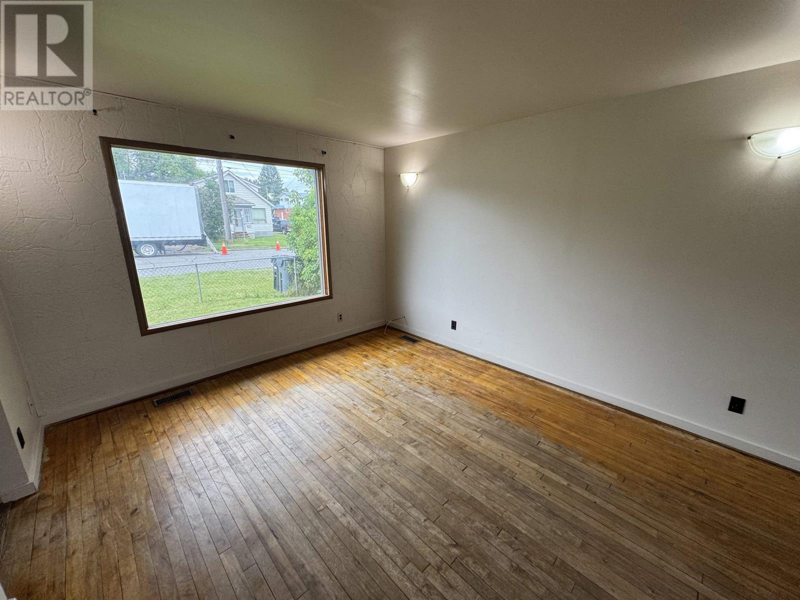 94 Empress Ave. S. - Image 10