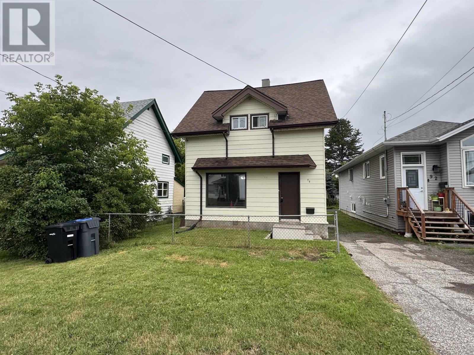 94 Empress Ave. S. - 3